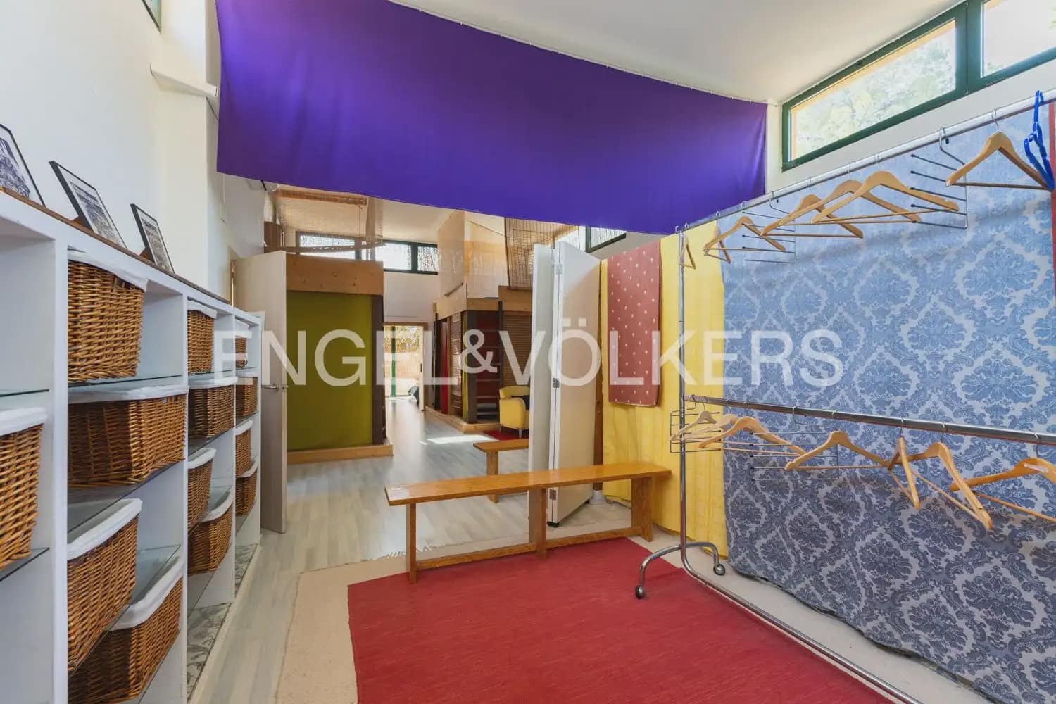 10 chambre Entreprise à vendre à Gilet avec piscine - 1 750 000 € (Ref: 10034372)