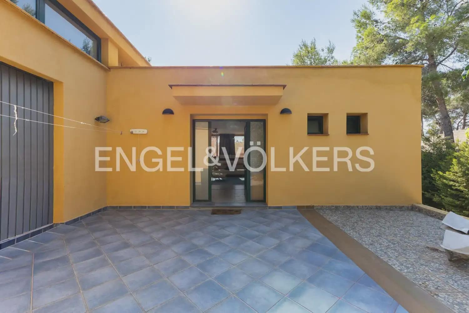 10 chambre Entreprise à vendre à Gilet avec piscine - 1 750 000 € (Ref: 10034372)