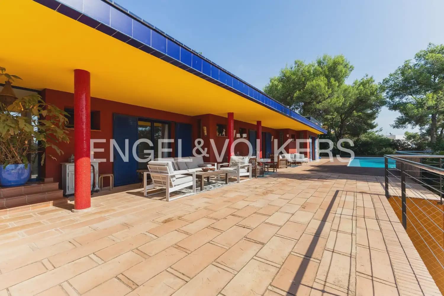 10 chambre Entreprise à vendre à Gilet avec piscine - 1 750 000 € (Ref: 10034372)