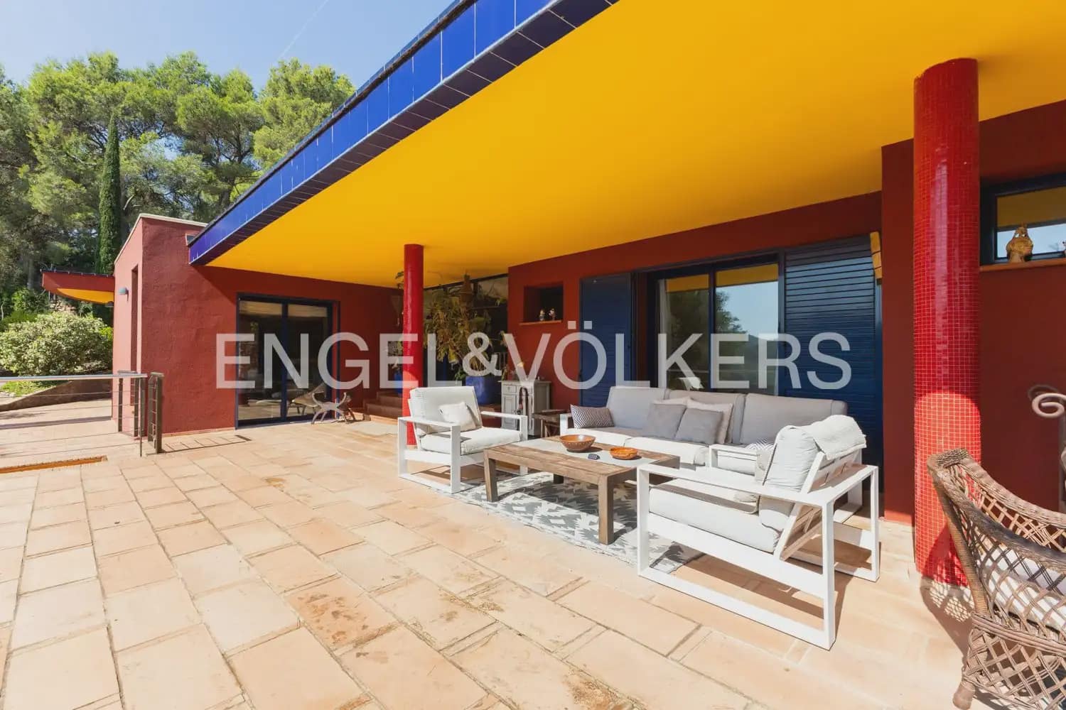 10 chambre Entreprise à vendre à Gilet avec piscine - 1 750 000 € (Ref: 10034372)