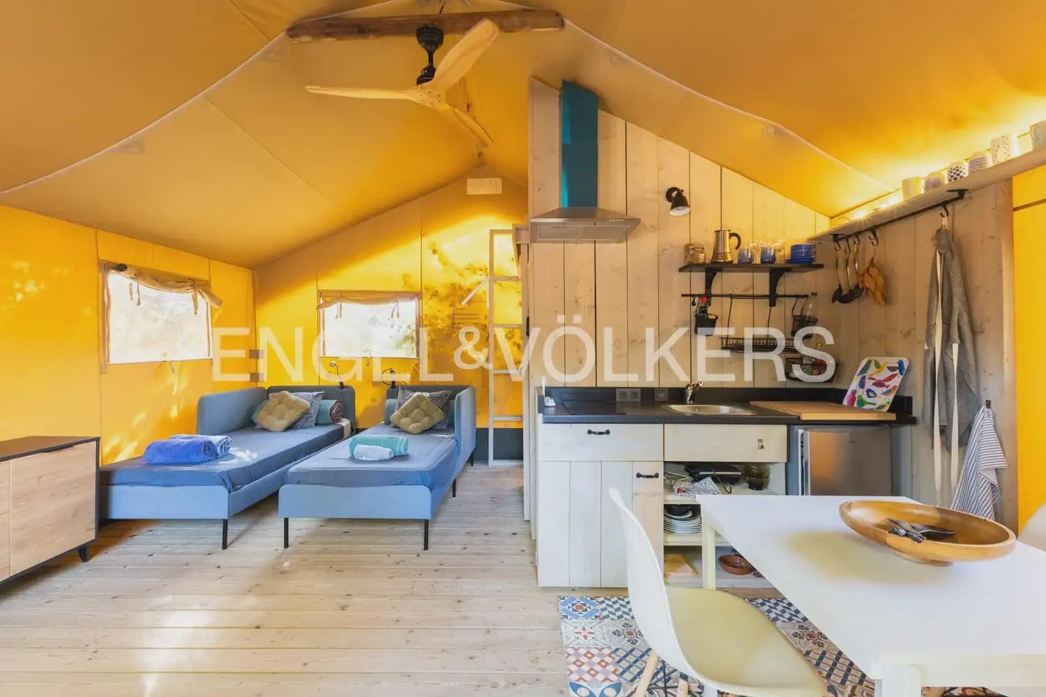 10 chambre Entreprise à vendre à Gilet avec piscine - 1 750 000 € (Ref: 10034372)