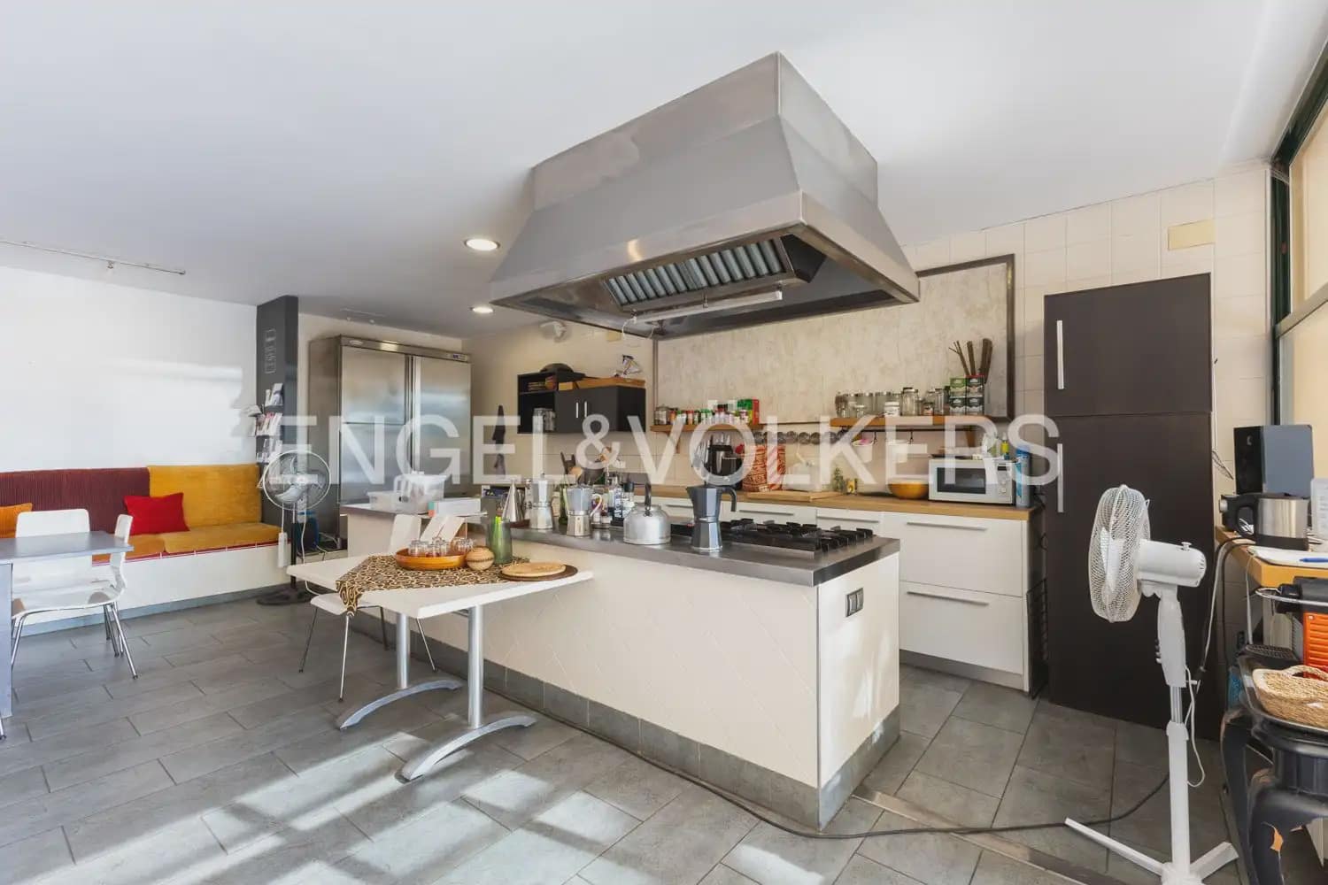 10 chambre Entreprise à vendre à Gilet avec piscine - 1 750 000 € (Ref: 10034372)
