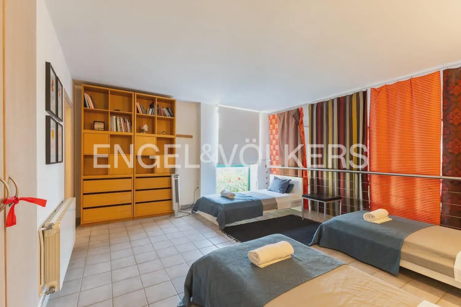 10 chambre Entreprise à vendre à Gilet avec piscine - 1 750 000 € (Ref: 10034372)