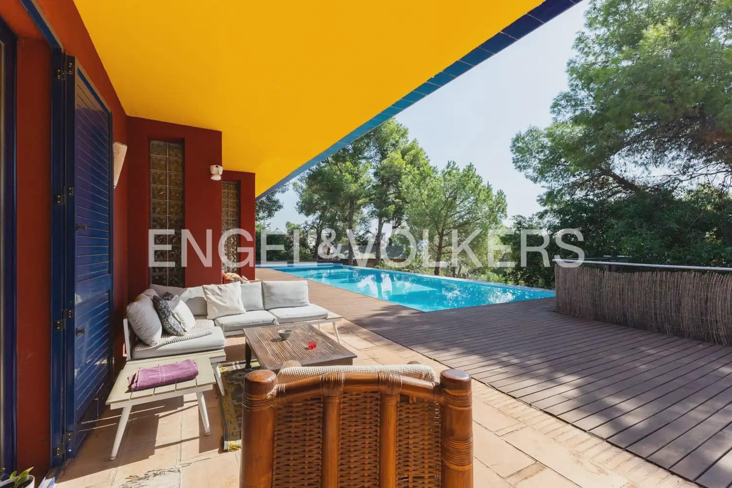 10 chambre Entreprise à vendre à Gilet avec piscine - 1 750 000 € (Ref: 10034372)