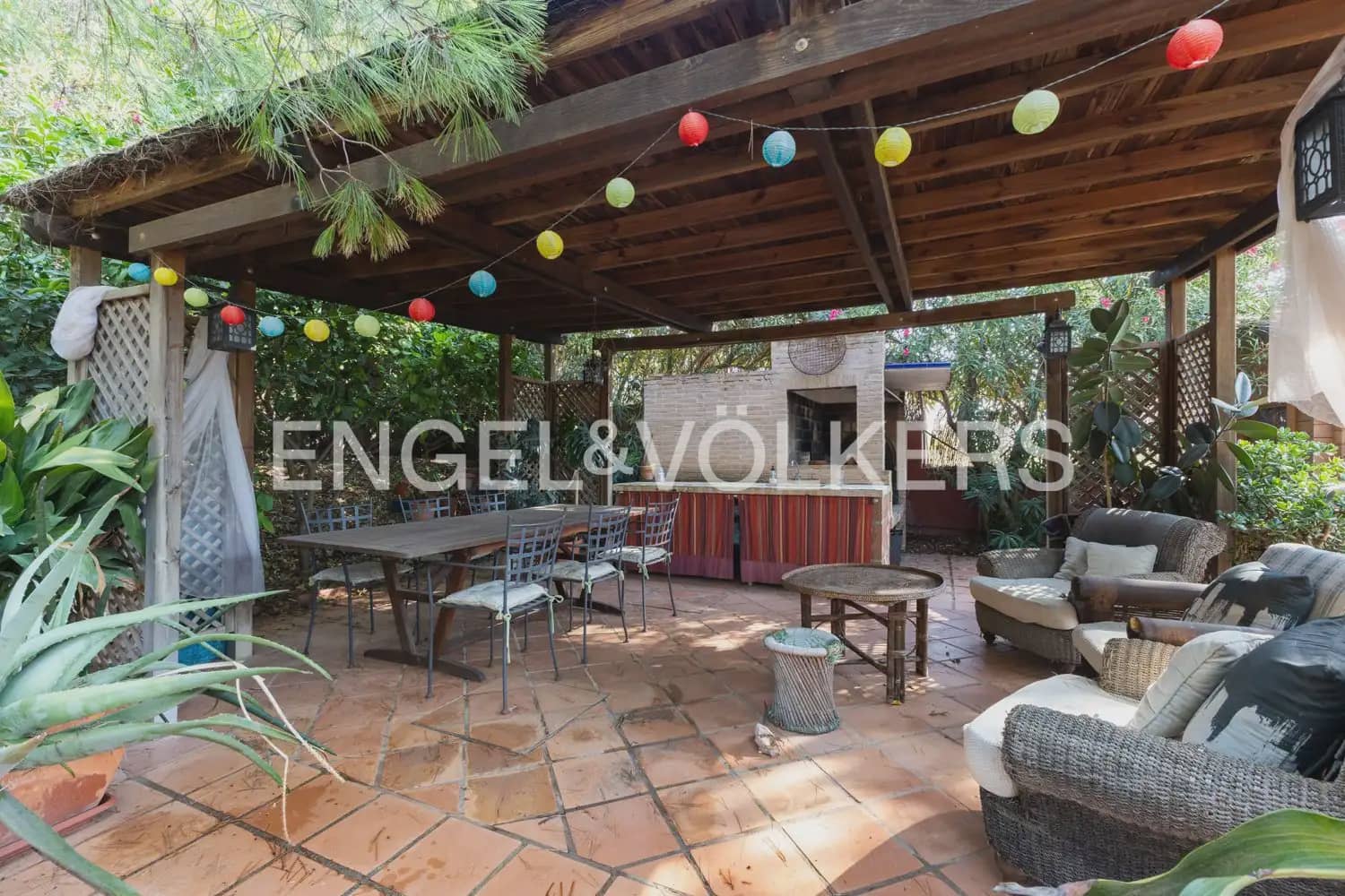 10 chambre Entreprise à vendre à Gilet avec piscine - 1 750 000 € (Ref: 10034372)