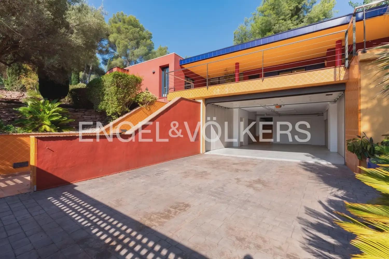 10 chambre Entreprise à vendre à Gilet avec piscine - 1 750 000 € (Ref: 10034372)