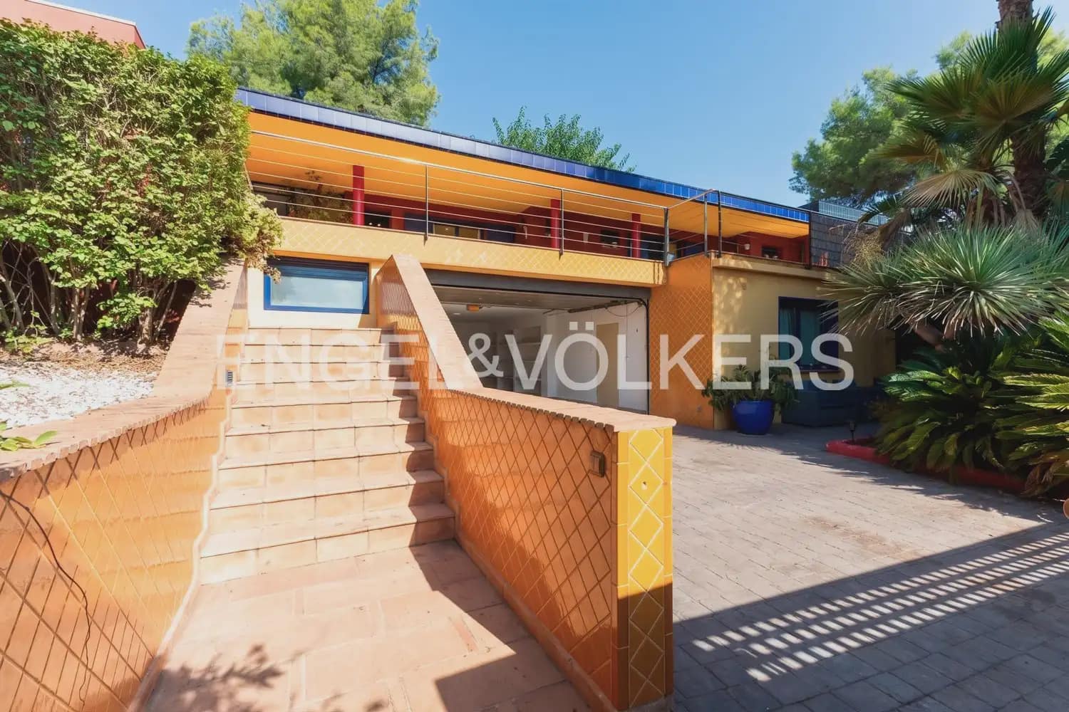 10 chambre Entreprise à vendre à Gilet avec piscine - 1 750 000 € (Ref: 10034372)