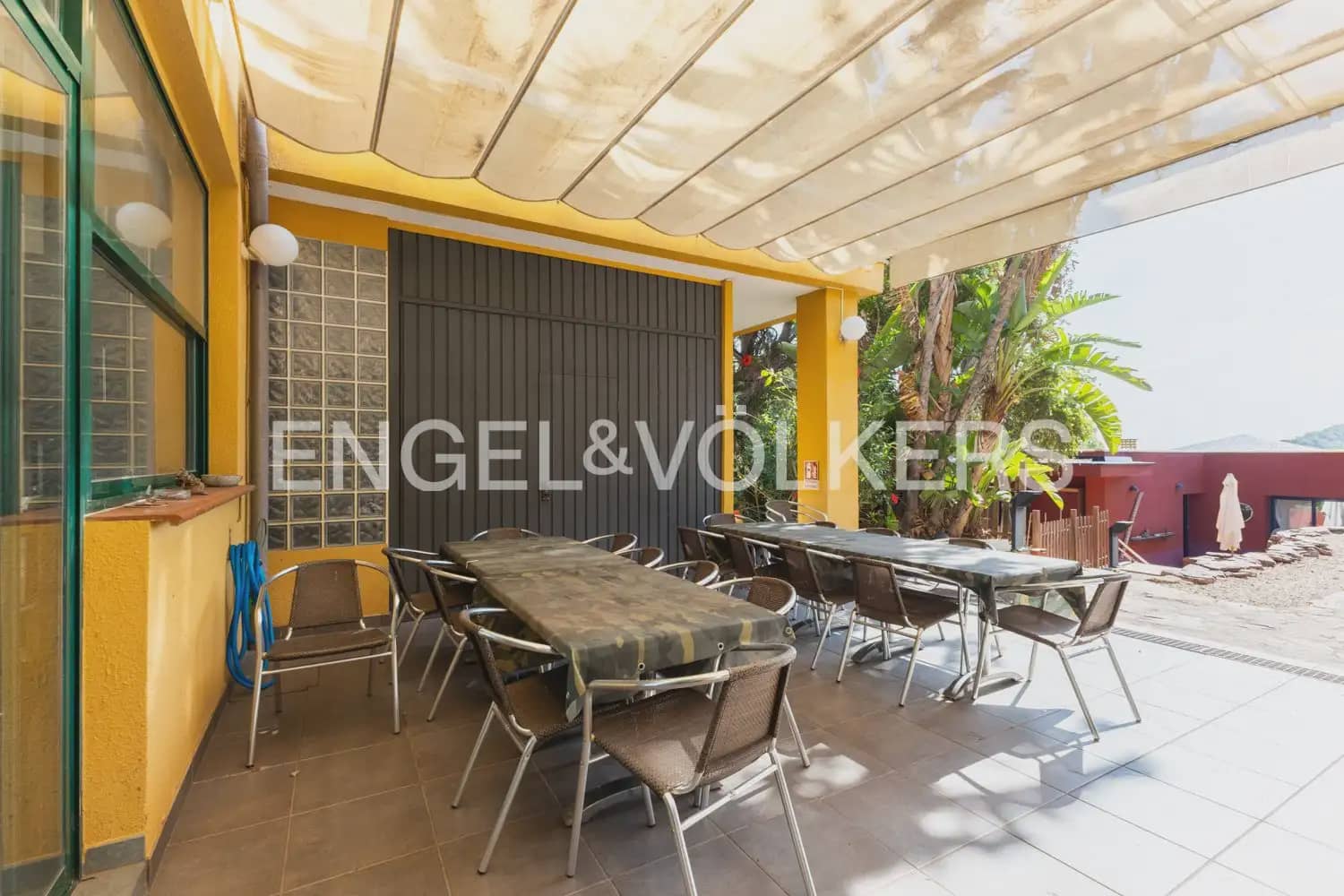 10 chambre Entreprise à vendre à Gilet avec piscine - 1 750 000 € (Ref: 10034372)