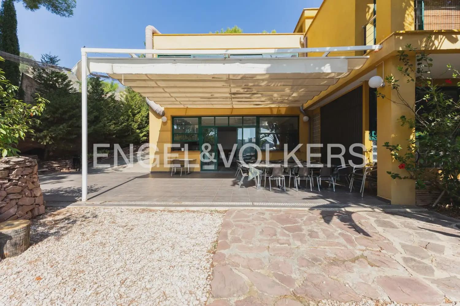 10 chambre Entreprise à vendre à Gilet avec piscine - 1 750 000 € (Ref: 10034372)