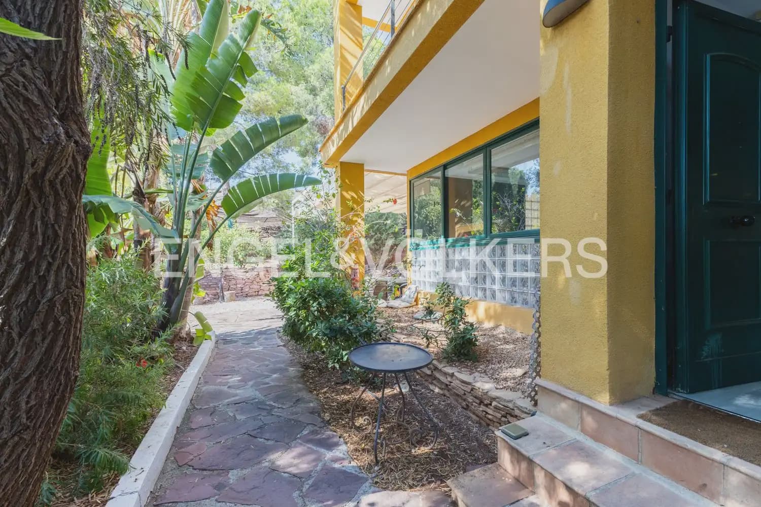 10 chambre Entreprise à vendre à Gilet avec piscine - 1 750 000 € (Ref: 10034372)