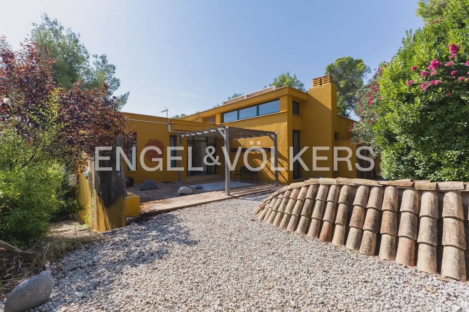 10 chambre Entreprise à vendre à Gilet avec piscine - 1 750 000 € (Ref: 10034372)