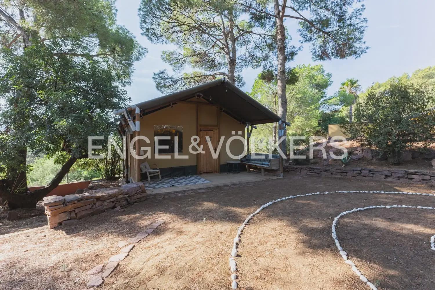 10 chambre Entreprise à vendre à Gilet avec piscine - 1 750 000 € (Ref: 10034372)