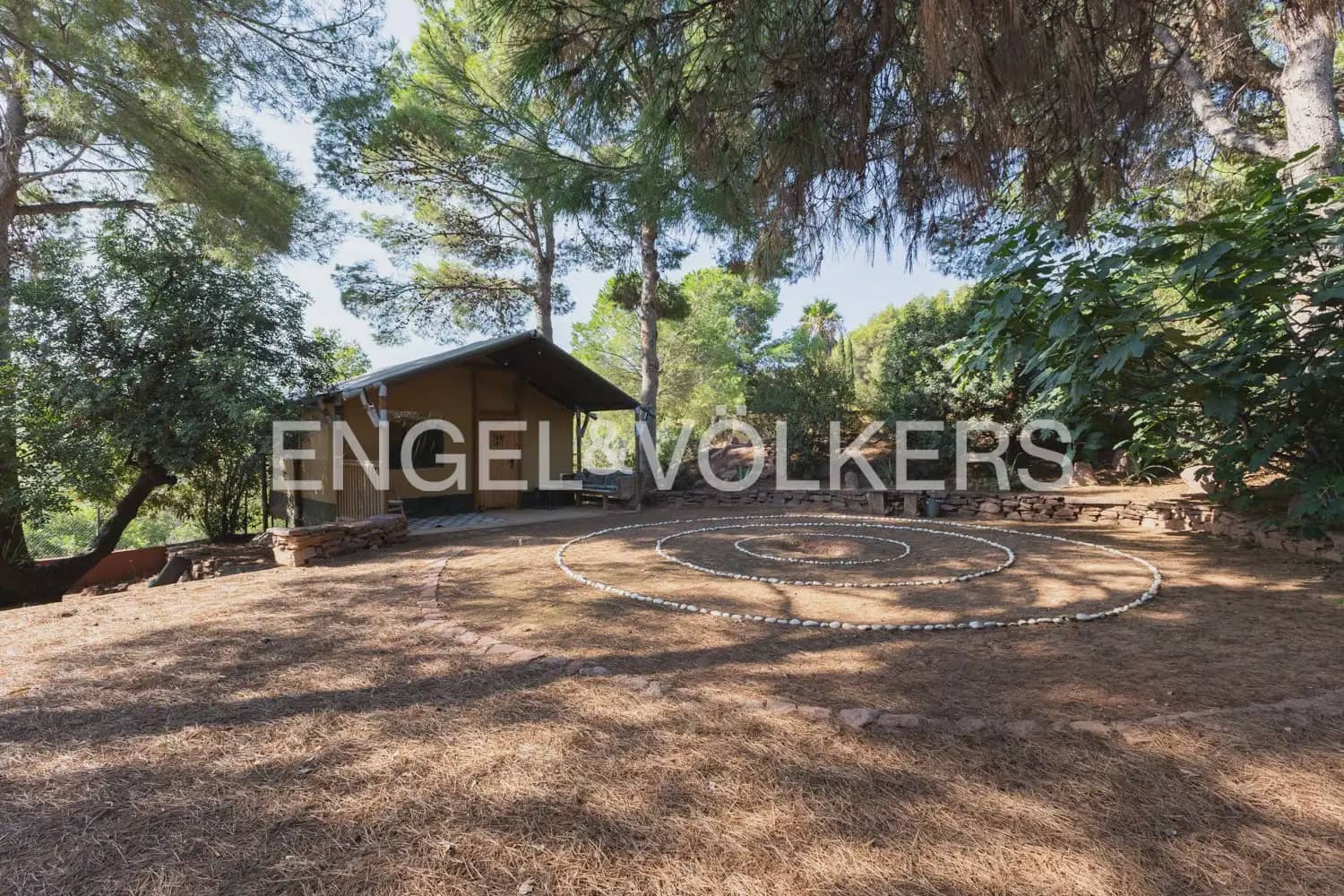 10 chambre Entreprise à vendre à Gilet avec piscine - 1 750 000 € (Ref: 10034372)