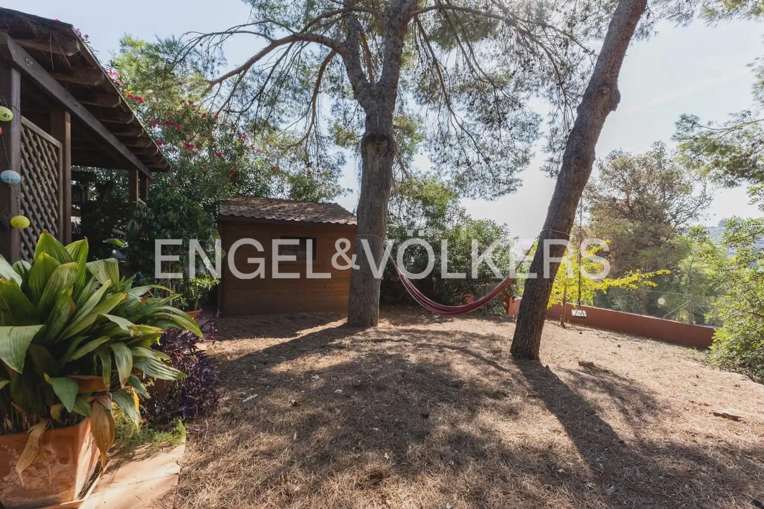10 chambre Entreprise à vendre à Gilet avec piscine - 1 750 000 € (Ref: 10034372)