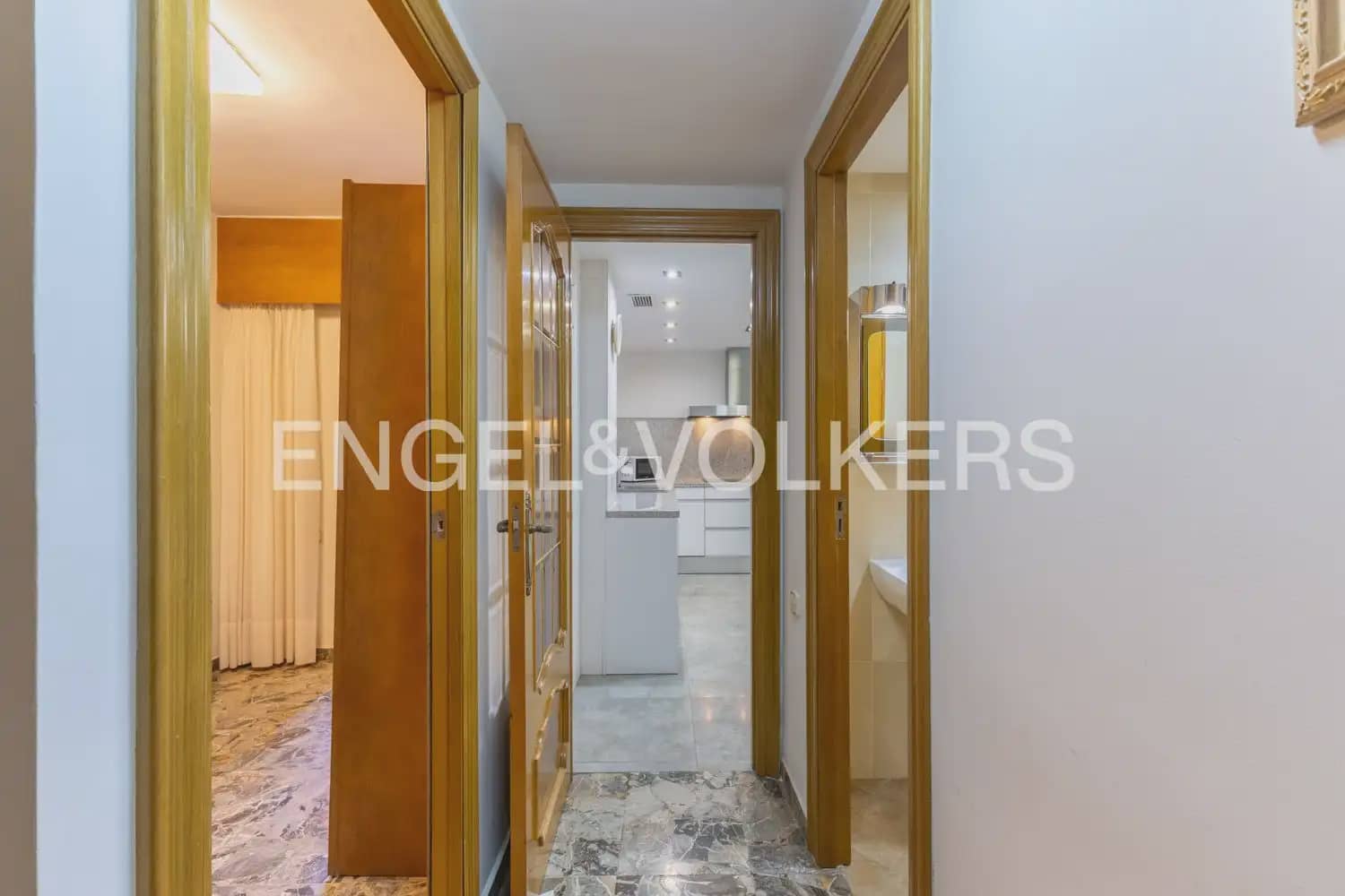 4 quarto Apartamento para arrendar em Valencia cidade com garagem - 3 500 € (Ref: 10034449)