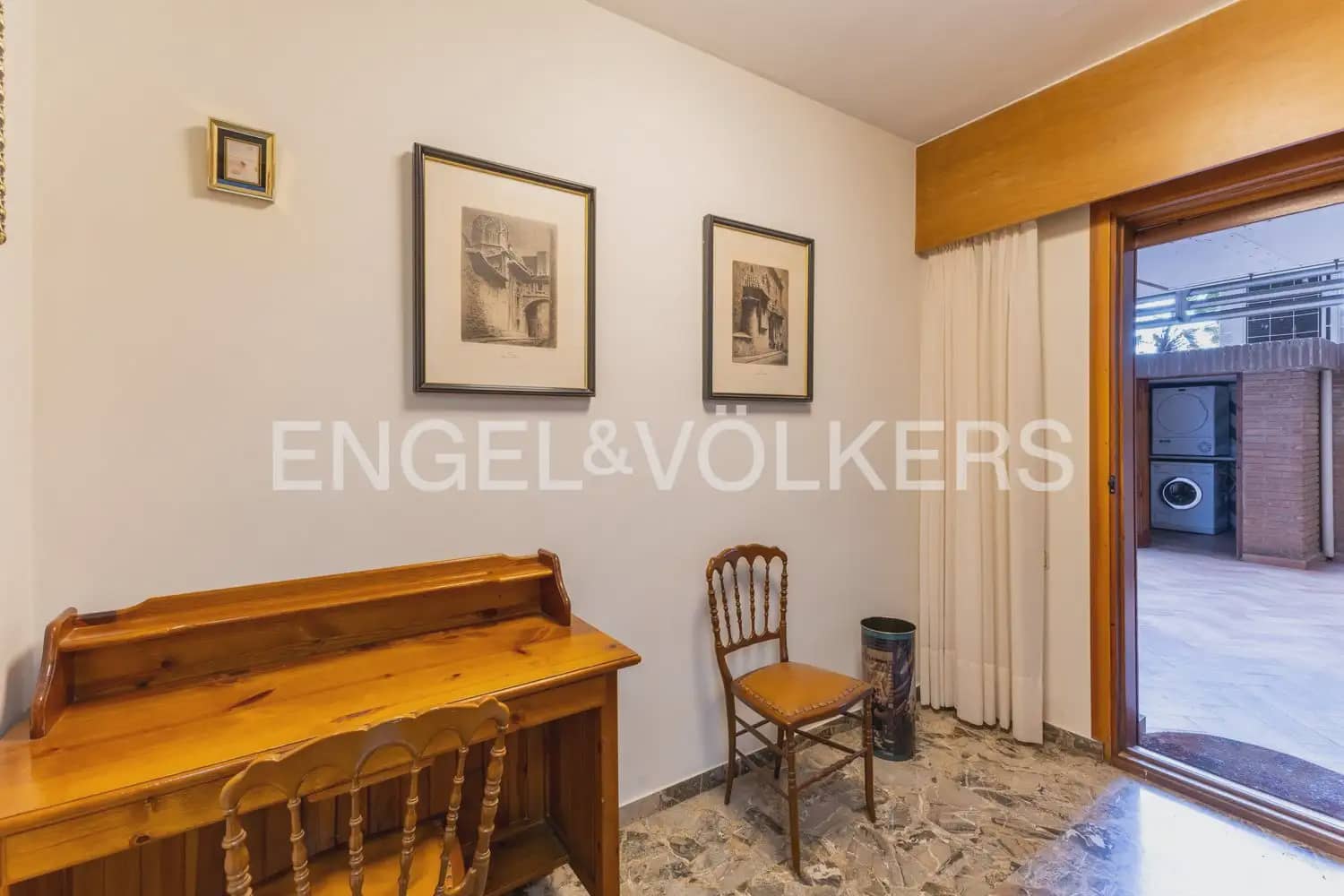 4 quarto Apartamento para arrendar em Valencia cidade com garagem - 3 500 € (Ref: 10034449)