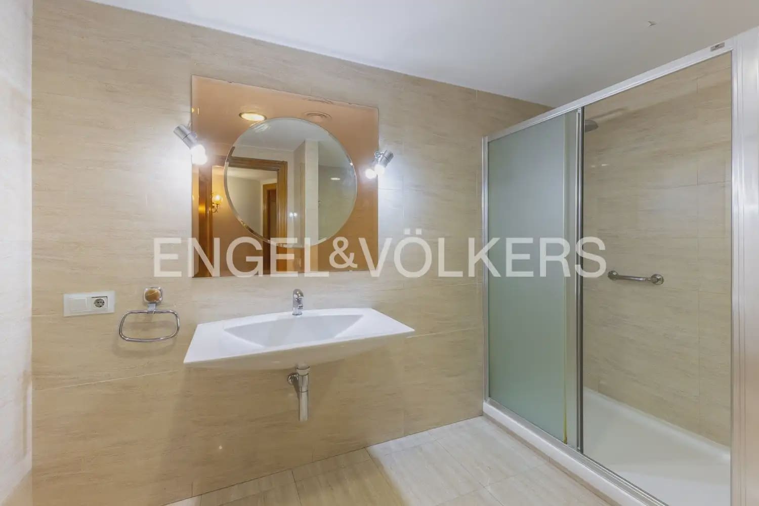 4 quarto Apartamento para arrendar em Valencia cidade com garagem - 3 500 € (Ref: 10034449)