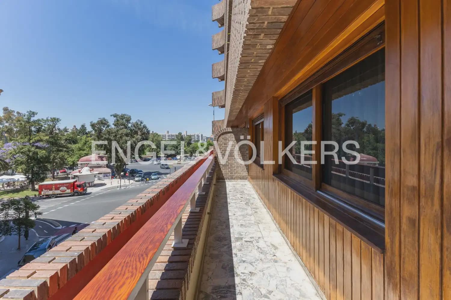 4 quarto Apartamento para arrendar em Valencia cidade com garagem - 3 500 € (Ref: 10034449)