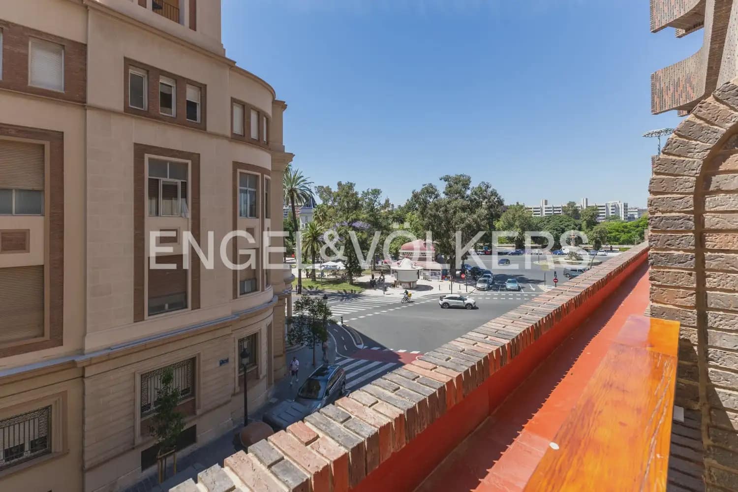 4 quarto Apartamento para arrendar em Valencia cidade com garagem - 3 500 € (Ref: 10034449)