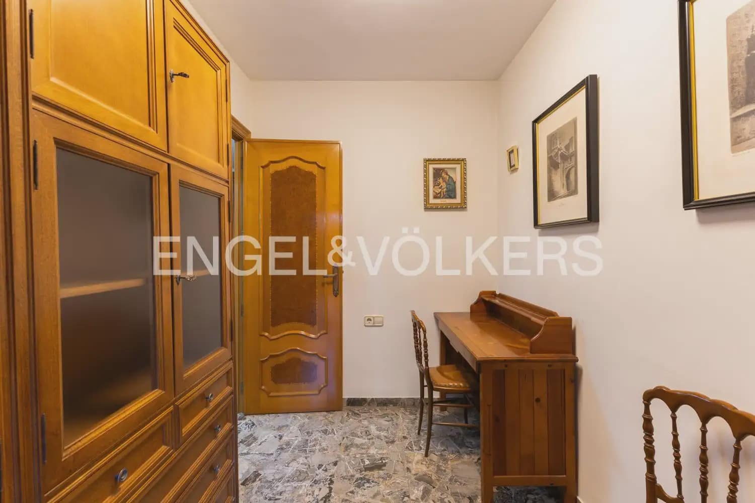 4 quarto Apartamento para arrendar em Valencia cidade com garagem - 3 500 € (Ref: 10034449)