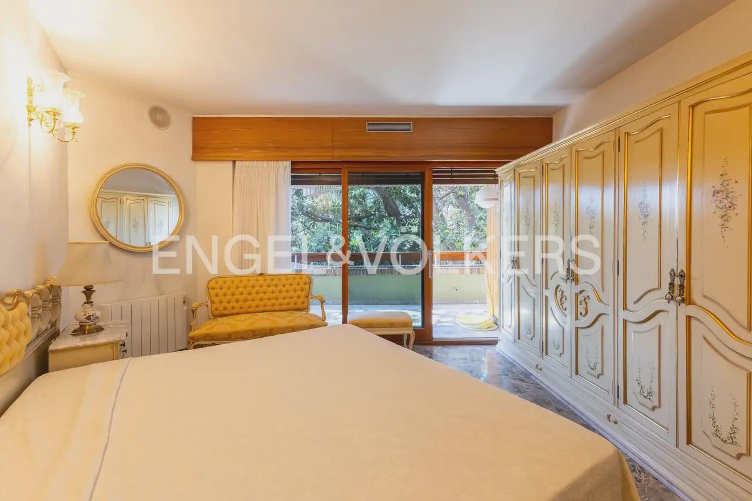 4 quarto Apartamento para arrendar em Valencia cidade com garagem - 3 500 € (Ref: 10034449)