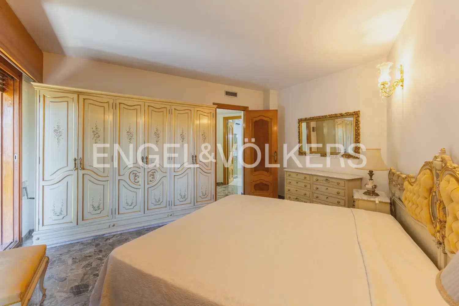4 quarto Apartamento para arrendar em Valencia cidade com garagem - 3 500 € (Ref: 10034449)