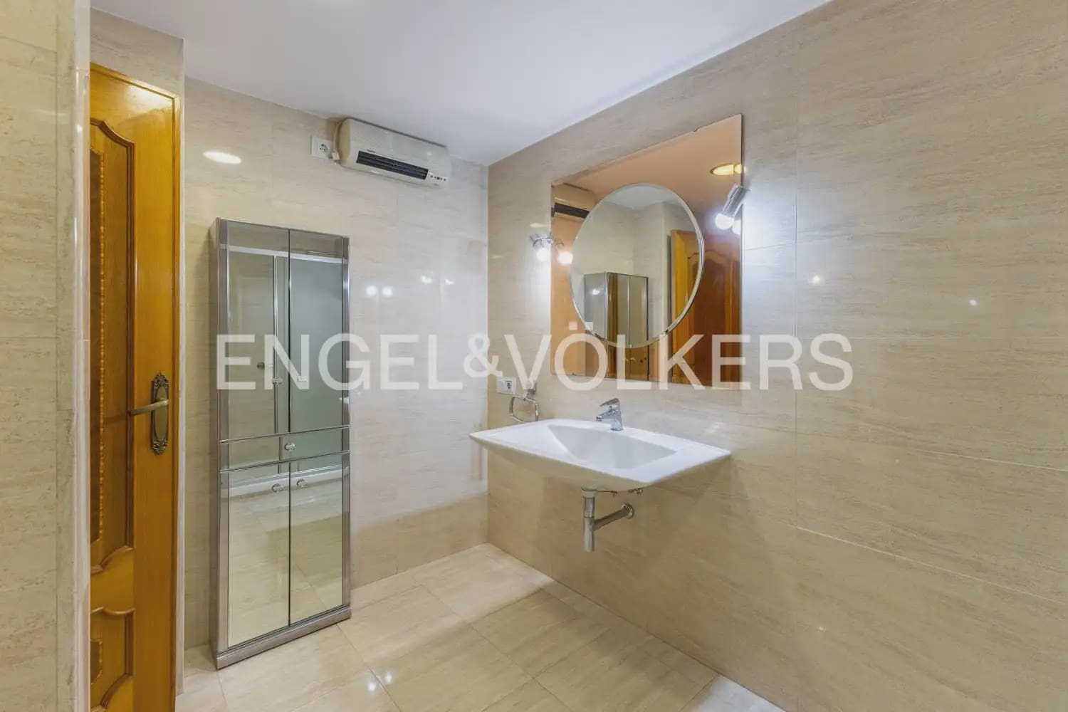 4 quarto Apartamento para arrendar em Valencia cidade com garagem - 3 500 € (Ref: 10034449)