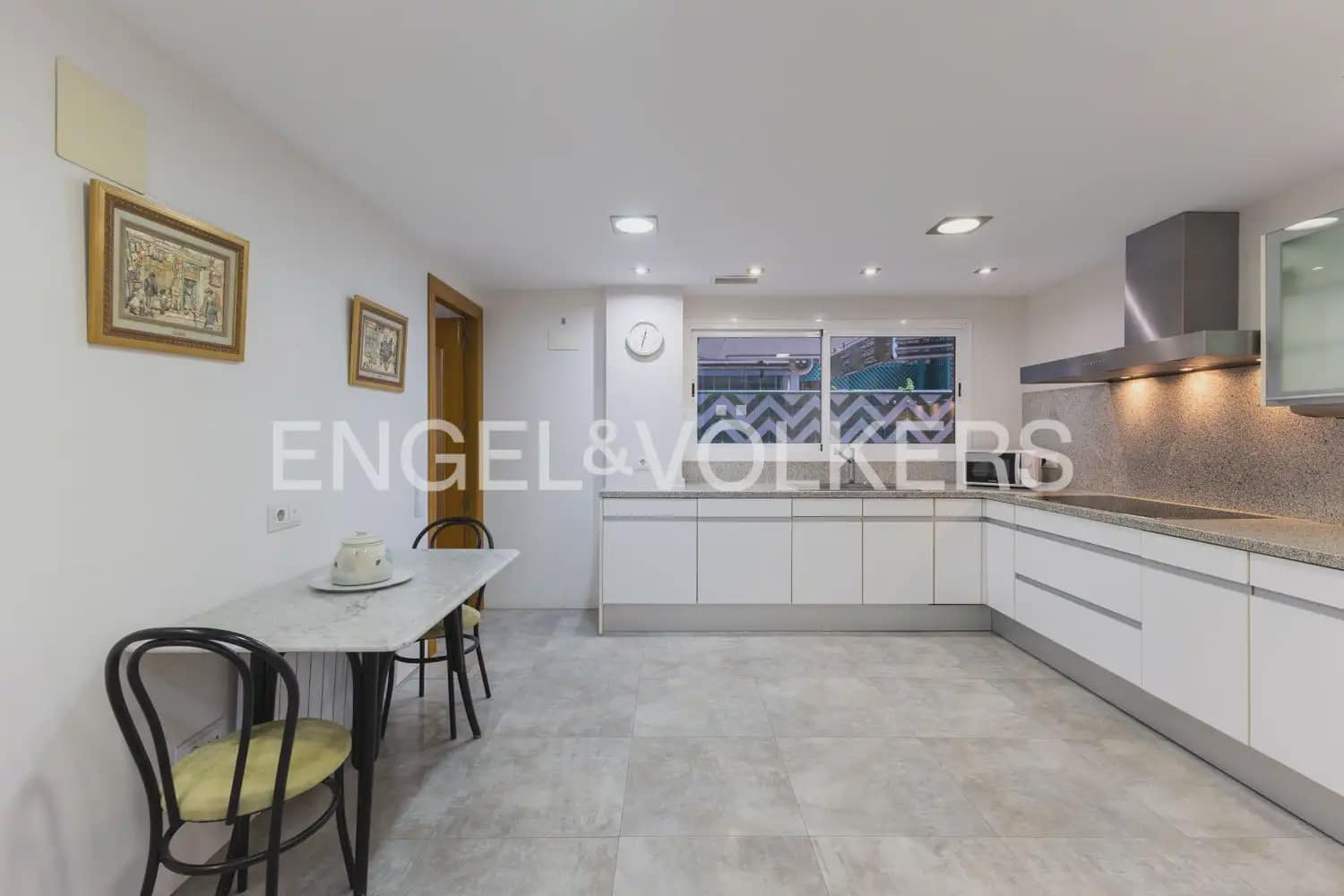 4 quarto Apartamento para arrendar em Valencia cidade com garagem - 3 500 € (Ref: 10034449)