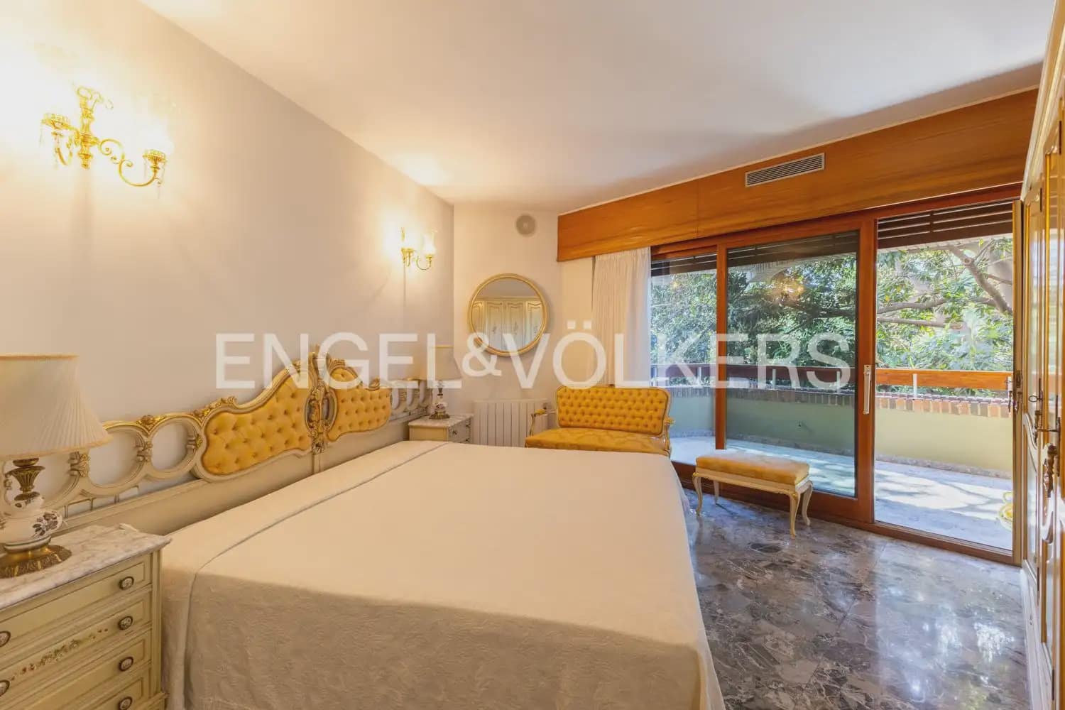 4 quarto Apartamento para arrendar em Valencia cidade com garagem - 3 500 € (Ref: 10034449)