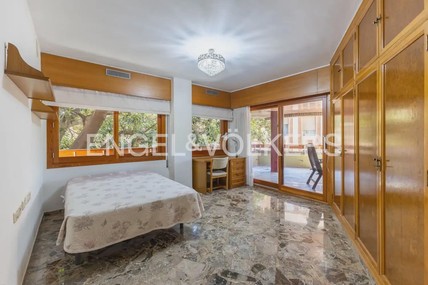 4 quarto Apartamento para arrendar em Valencia cidade com garagem - 3 500 € (Ref: 10034449)