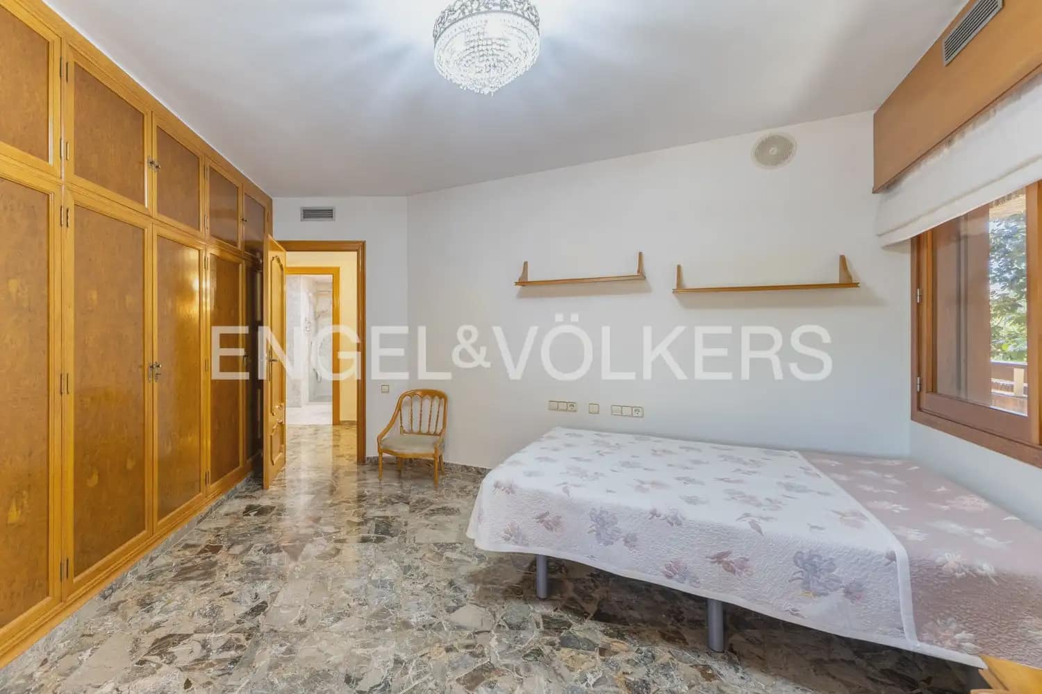 4 quarto Apartamento para arrendar em Valencia cidade com garagem - 3 500 € (Ref: 10034449)