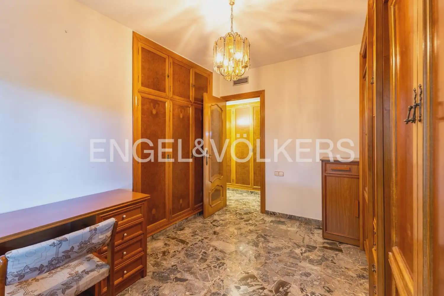 4 quarto Apartamento para arrendar em Valencia cidade com garagem - 3 500 € (Ref: 10034449)