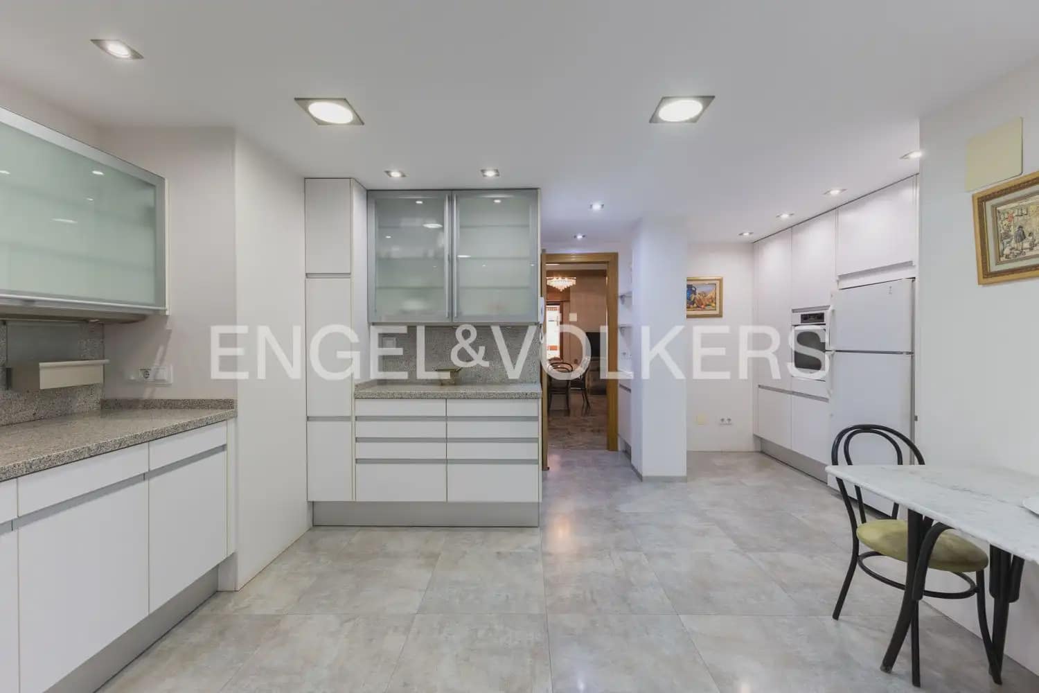 4 quarto Apartamento para arrendar em Valencia cidade com garagem - 3 500 € (Ref: 10034449)