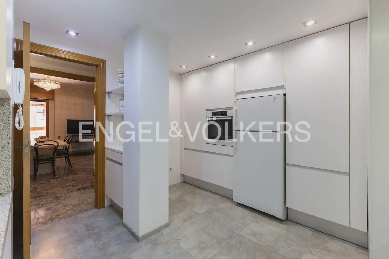 4 quarto Apartamento para arrendar em Valencia cidade com garagem - 3 500 € (Ref: 10034449)