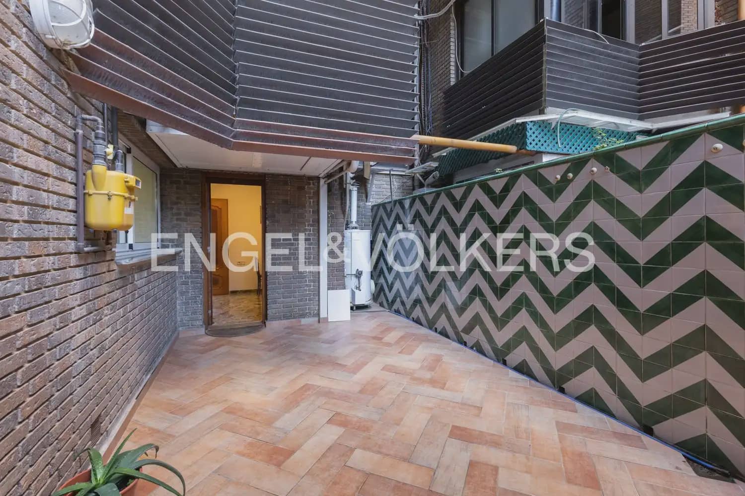 4 quarto Apartamento para arrendar em Valencia cidade com garagem - 3 500 € (Ref: 10034449)
