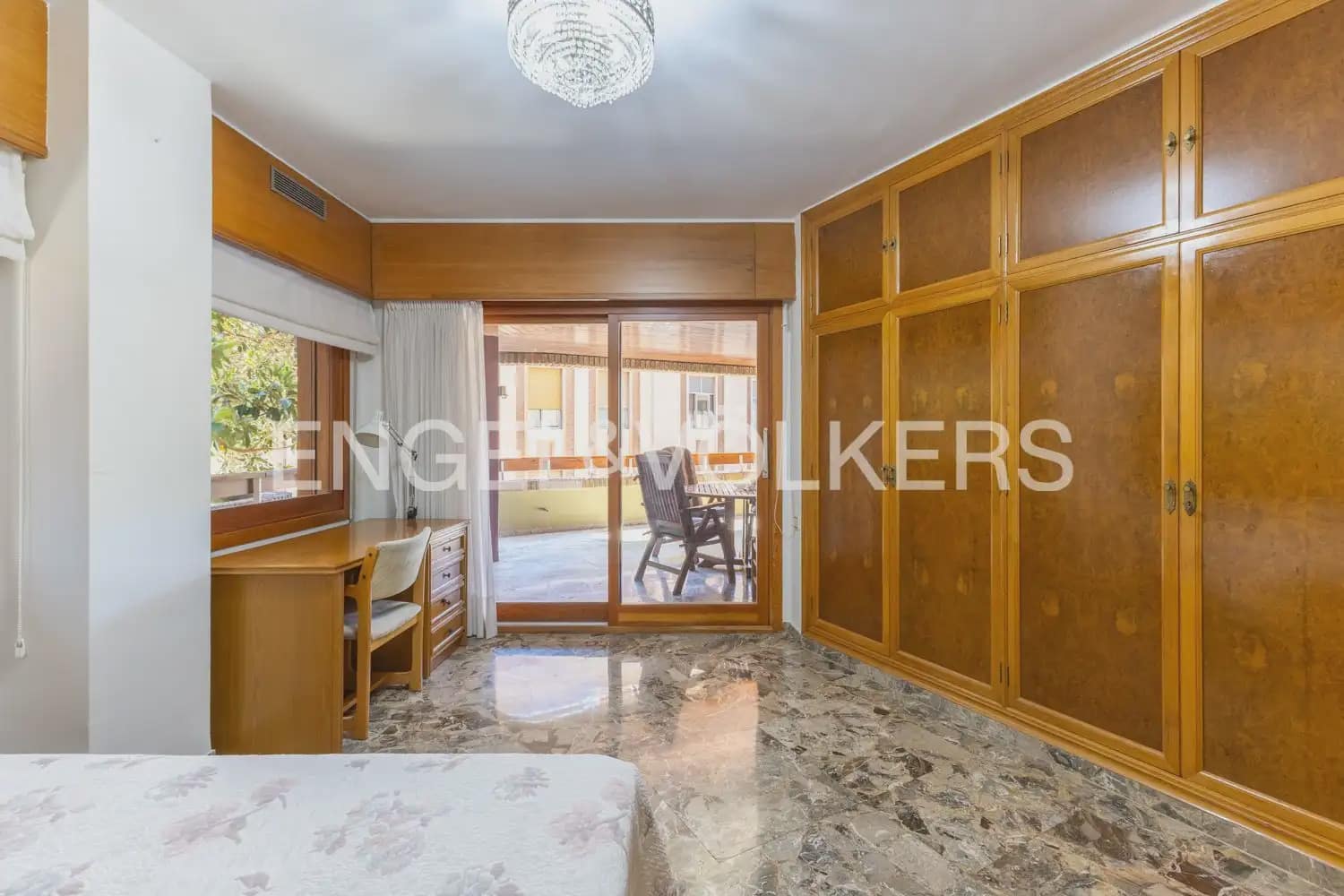 4 quarto Apartamento para arrendar em Valencia cidade com garagem - 3 500 € (Ref: 10034449)