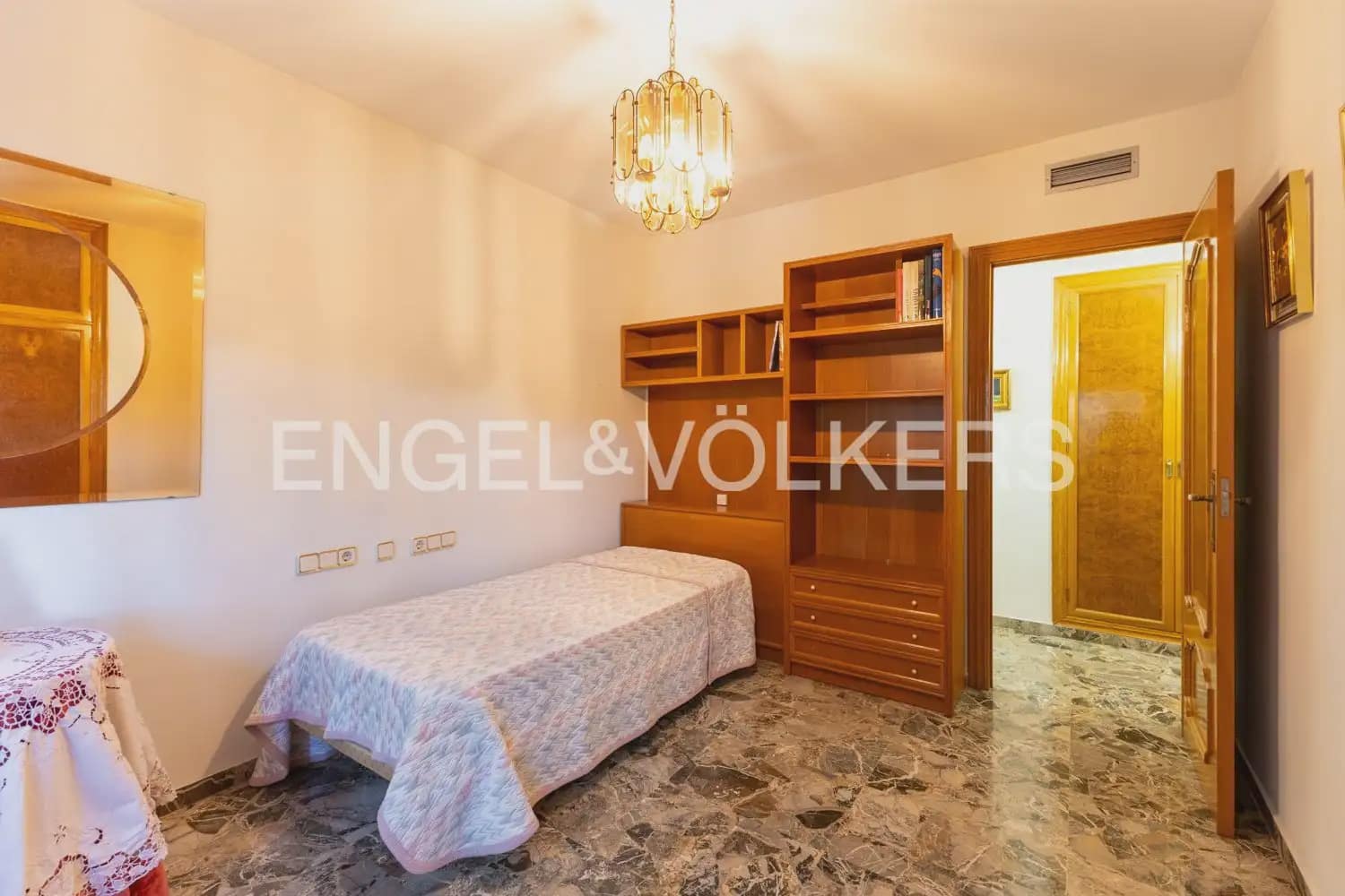 4 quarto Apartamento para arrendar em Valencia cidade com garagem - 3 500 € (Ref: 10034449)