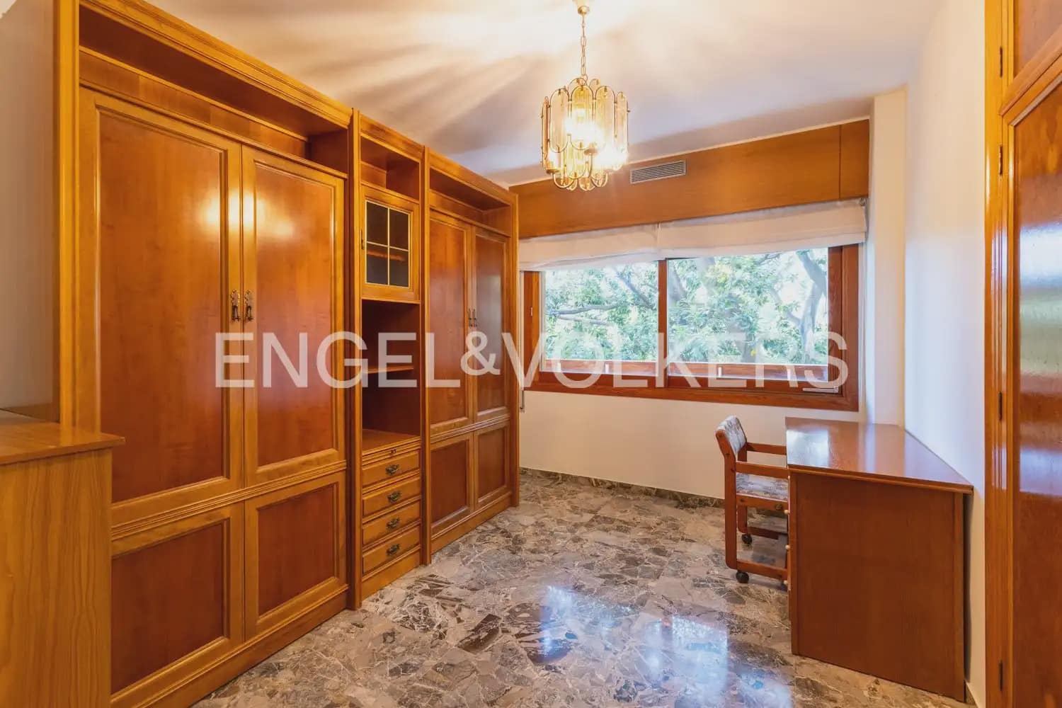 4 quarto Apartamento para arrendar em Valencia cidade com garagem - 3 500 € (Ref: 10034449)