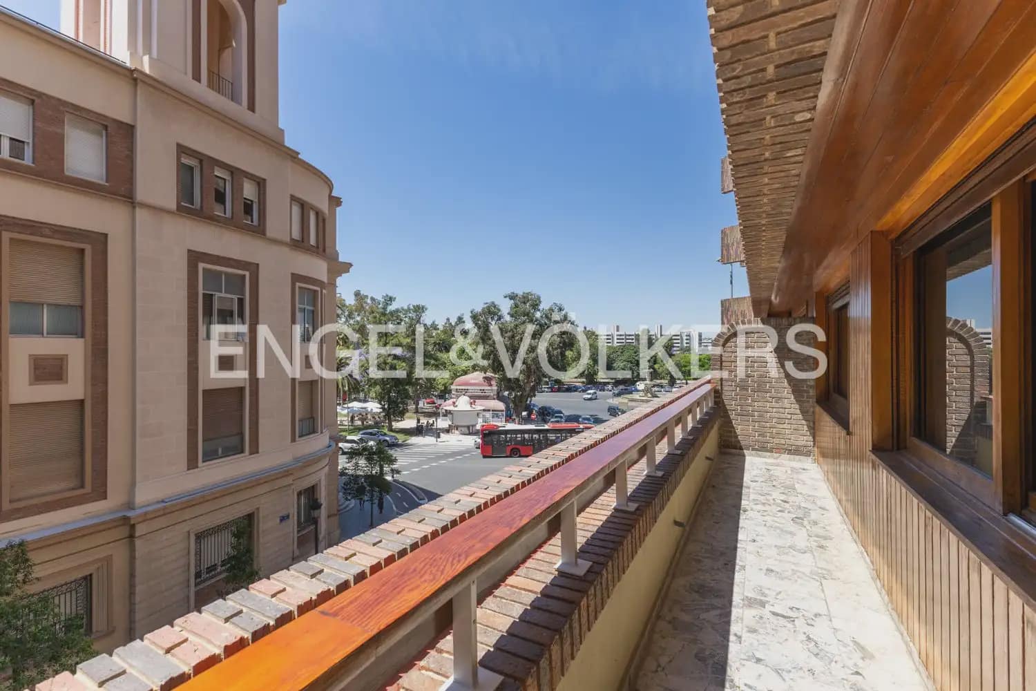 4 quarto Apartamento para arrendar em Valencia cidade com garagem - 3 500 € (Ref: 10034449)