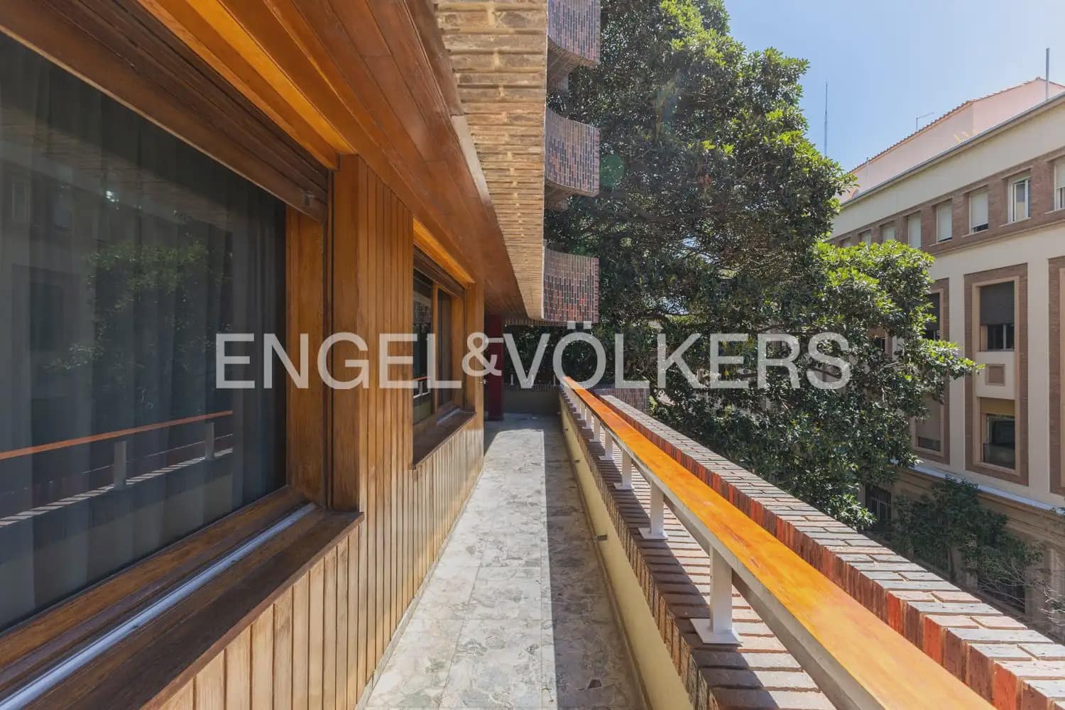 4 quarto Apartamento para arrendar em Valencia cidade com garagem - 3 500 € (Ref: 10034449)