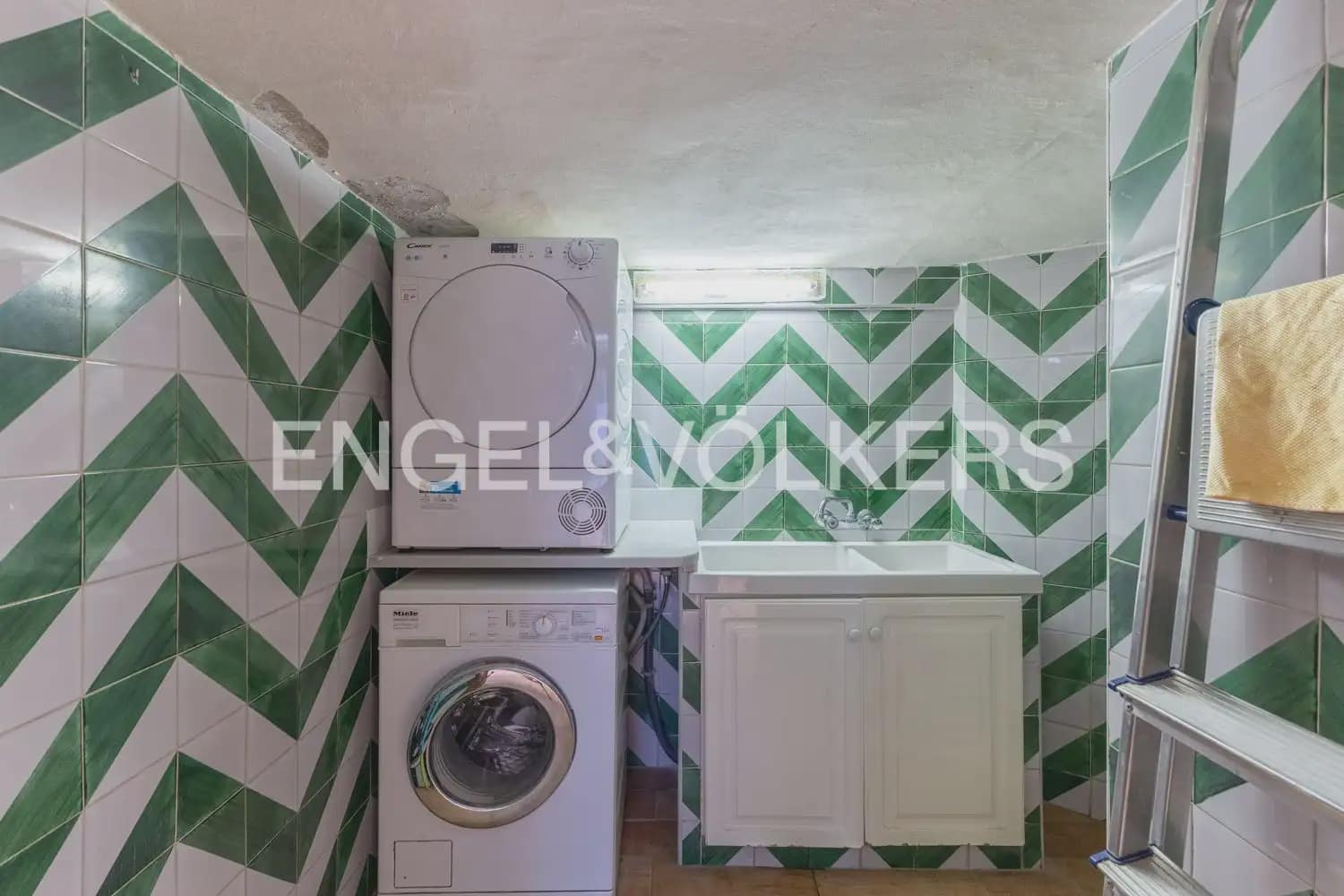 4 quarto Apartamento para arrendar em Valencia cidade com garagem - 3 500 € (Ref: 10034449)