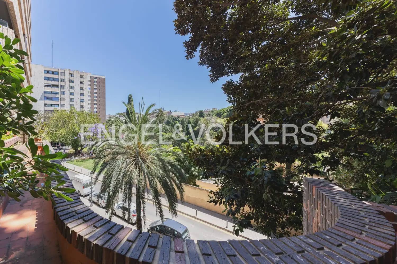 4 quarto Apartamento para arrendar em Valencia cidade com garagem - 3 500 € (Ref: 10034449)