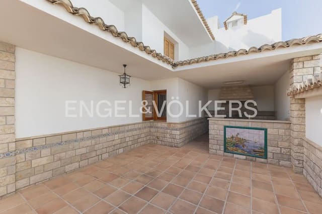5 sypialnia Willa na sprzedaż w Favara z basenem garażem - 770 000 € (Ref: 10034587)