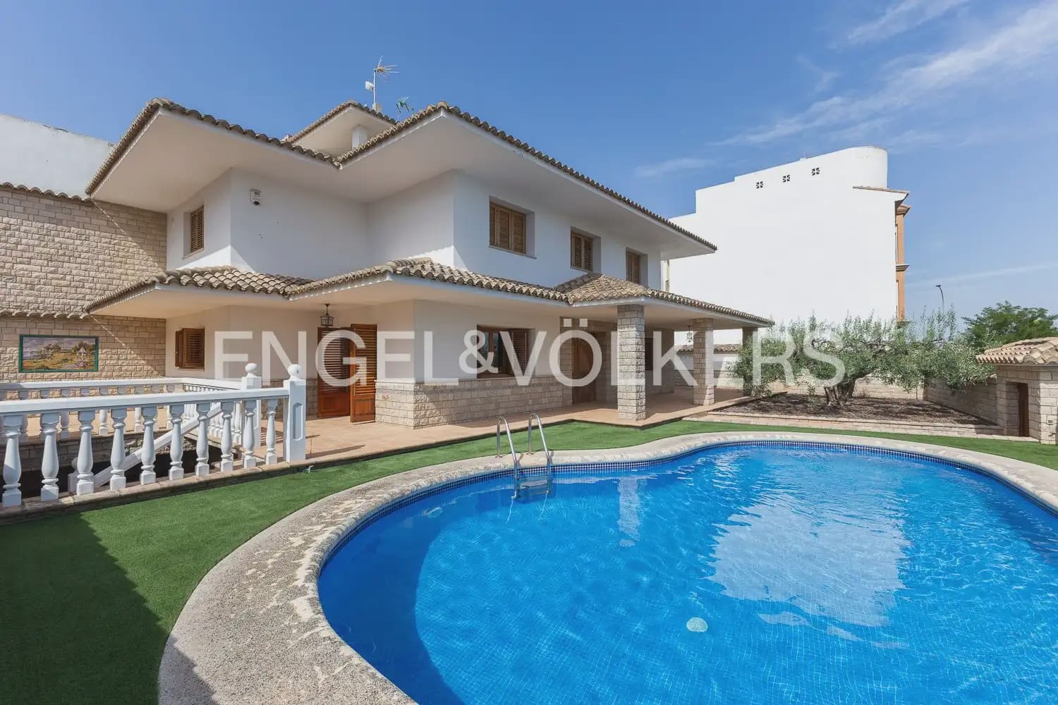 5 sypialnia Willa na sprzedaż w Favara z basenem garażem - 770 000 € (Ref: 10034587)