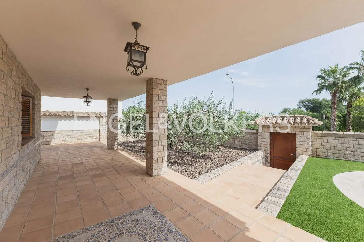 5 sypialnia Willa na sprzedaż w Favara z basenem garażem - 770 000 € (Ref: 10034587)