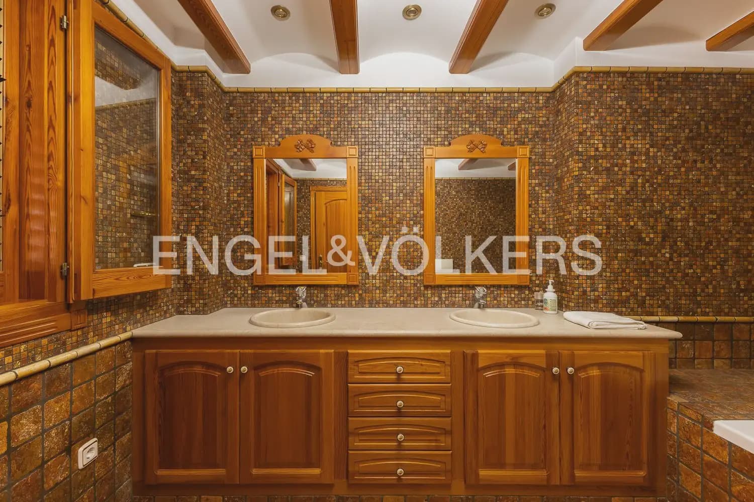 5 sypialnia Willa na sprzedaż w Favara z basenem garażem - 770 000 € (Ref: 10034587)
