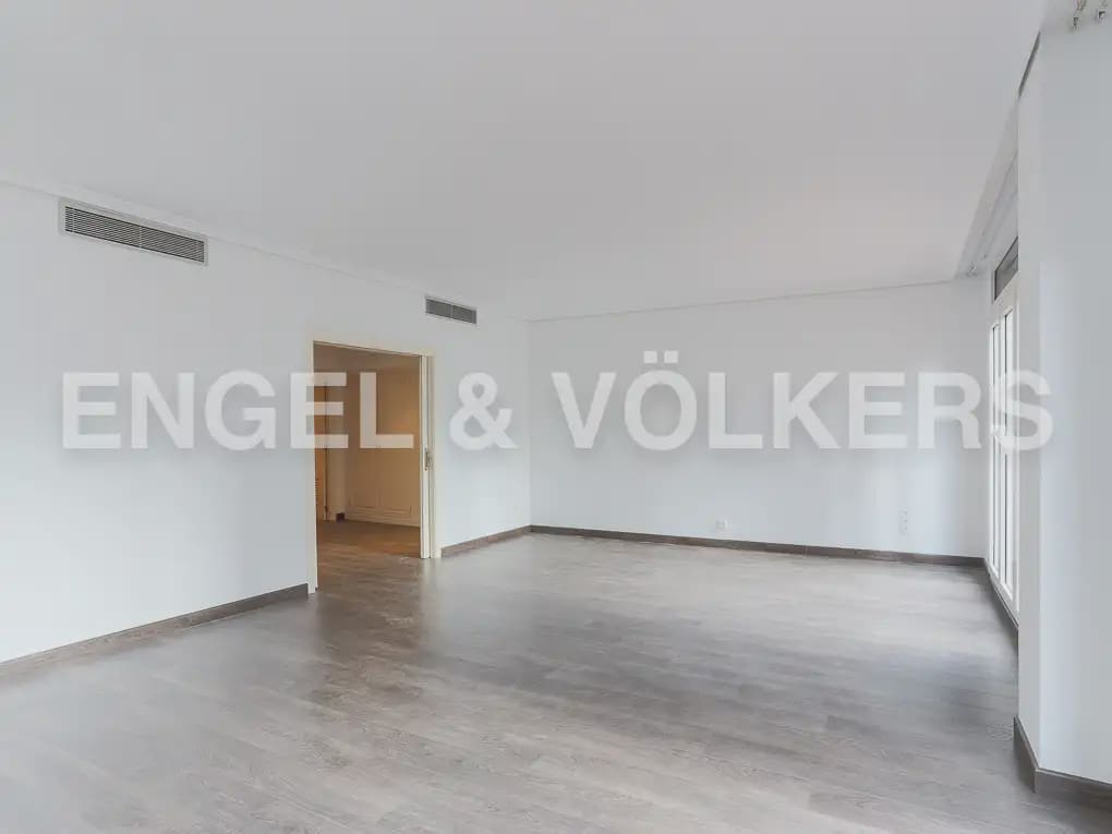 3 slaapkamer Flat te huur in Valencia stad met garage - € 2.800 (Ref: 10035675)