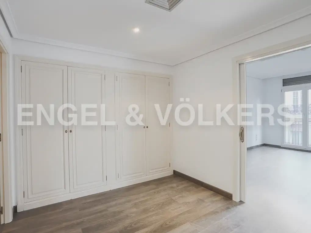 3 slaapkamer Flat te huur in Valencia stad met garage - € 2.800 (Ref: 10035675)