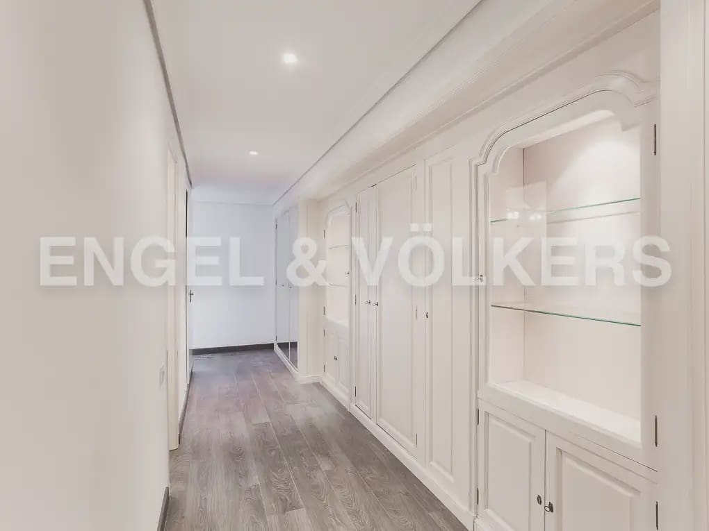 3 slaapkamer Flat te huur in Valencia stad met garage - € 2.800 (Ref: 10035675)