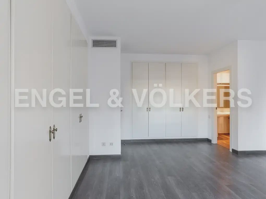 3 slaapkamer Flat te huur in Valencia stad met garage - € 2.800 (Ref: 10035675)